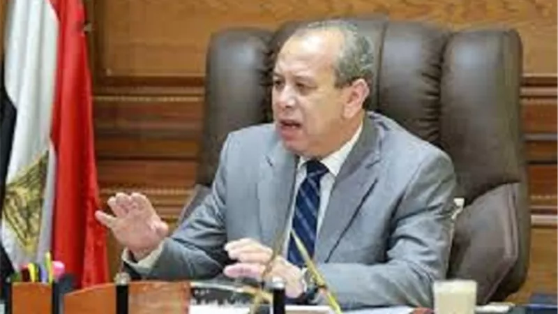 محافظ كفرالشيخ يتابع الاختبارات النهائية للمتقدمين لشغل الوظائف المؤقتة بالتربية والتعليم