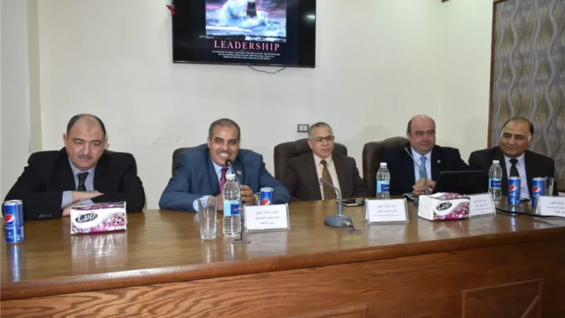 صيدلة الأزهر تكرم الدكتور شيرين حلمى لجهوده المخلصه فى دعم الكلية