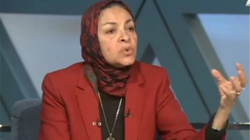 يمن الحماقي توضح أسباب إنخفاض الدولار امام الجنيه