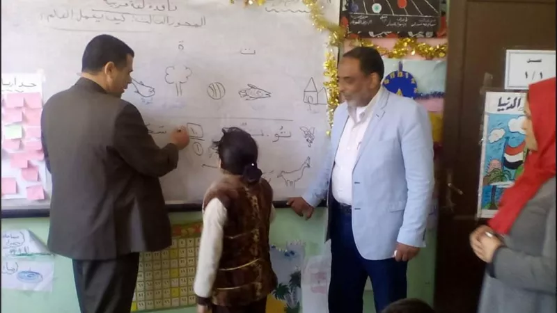 مدير تعليم الخانكة يتابع حملة مليون صحة بالمدارس الإبتدائية