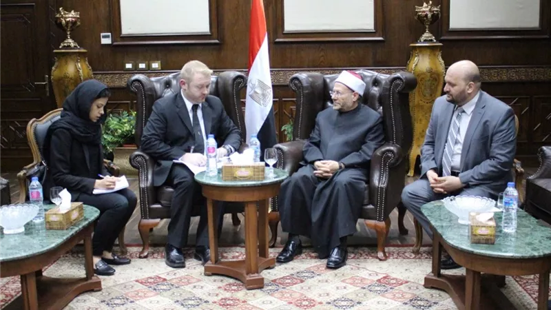 سفير نيوزيلندا يقدم للمفتي واجب العزاء في ضحايا مسجدي كرايست تشيرش