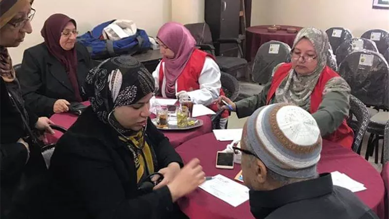 نقيب أطباء الشرقية يشارك الفريق الطبي لحملة ١٠٠ مليون صحة بنادي المهن الطبية