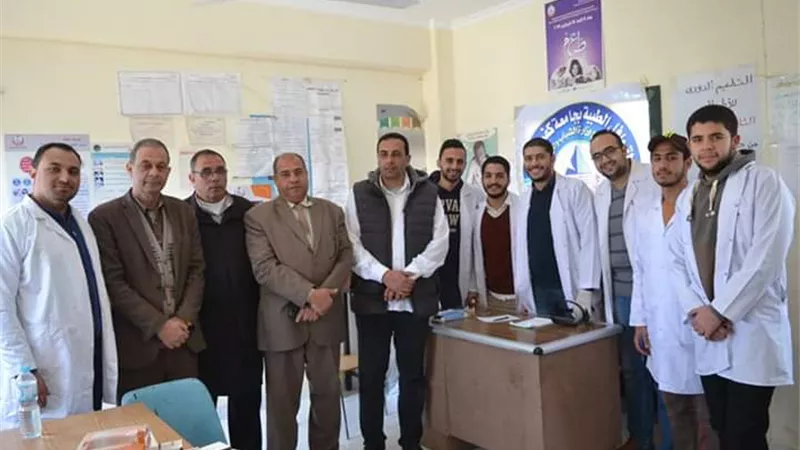 متابعة القوافل الطبية العلاجية بجامعة كفرالشيخ وصرف العلاج بالمجان