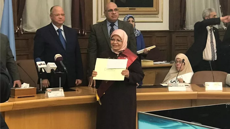 تكريم 34 أم مثالية و7 يحصلن على عمرة شعبان.. صور
