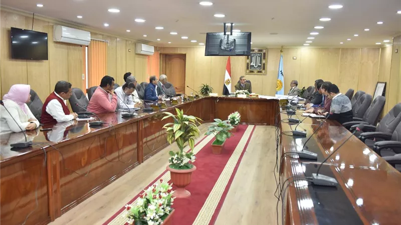 محافظ أسيوط يعلن إنشاء عداية ونفق مشاه أسفل السكة الحديد