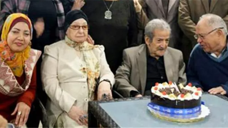 يتزوج من حبيبة الطفولة فى عمر الـ 85. . انتظرها 70 عاماً