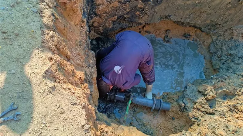 عبد الحميد وعصمت ناقشا الانتهاء من مشروعات المياه والصرف قبل البطولة الافريقية