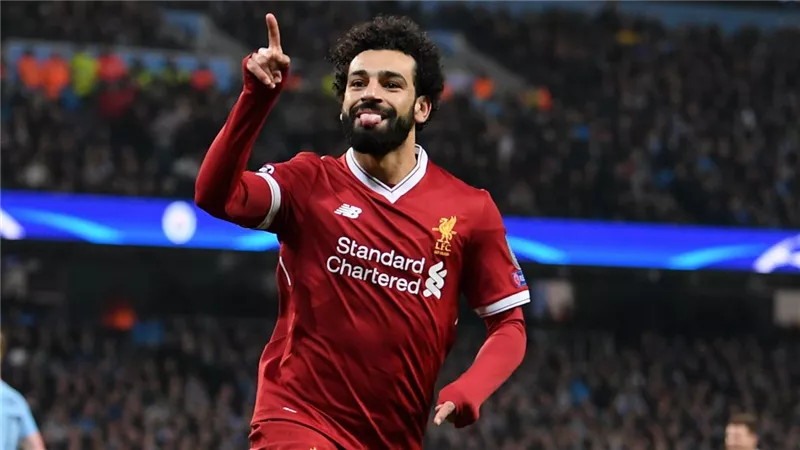 محمد صلاح فى طريقه إلى إسبانيا من أجل التتويج بالبطولات