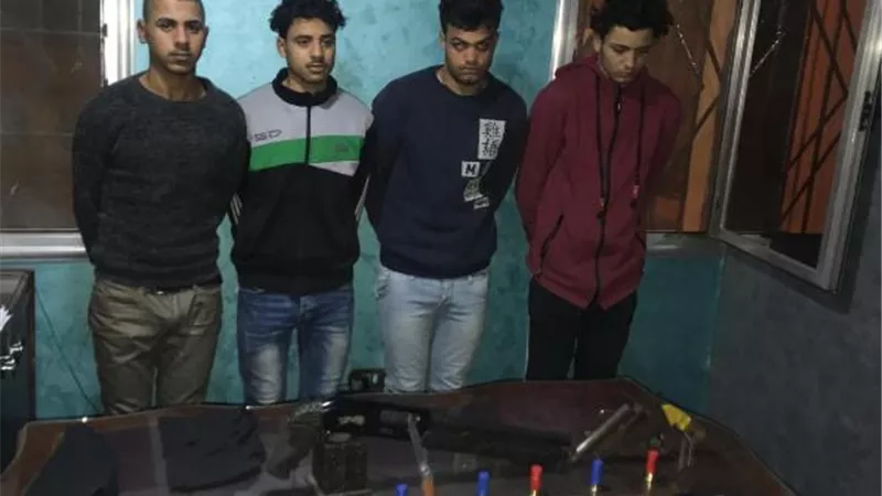 القبض علي عصابة سرقة السيارات بالإكراه على 