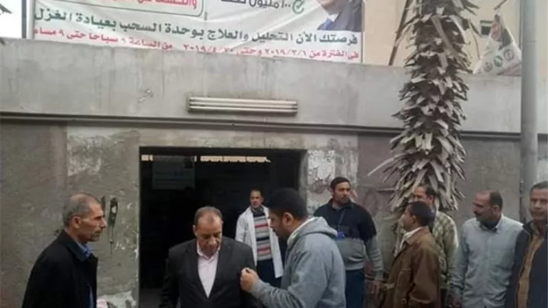 مدير التأمين الصحى بالشرقية يتابع المبادرة الرئاسية بعيادة الغزل