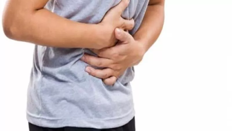 أصابة أسره بتسمم غذائى بالفشن