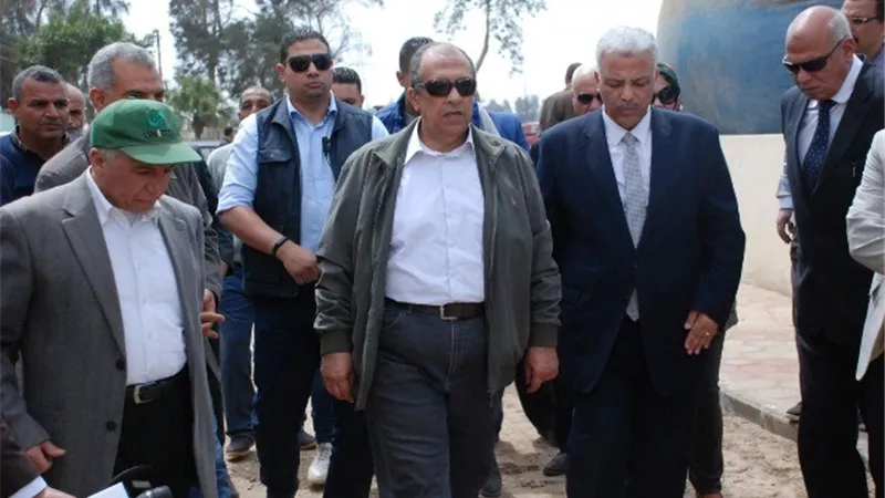 وزير الزراعة يتفقد مزرعة قطاع الإنتاج بمشتهر..ويطلب برفع كفاءة وحدة البايوجاز