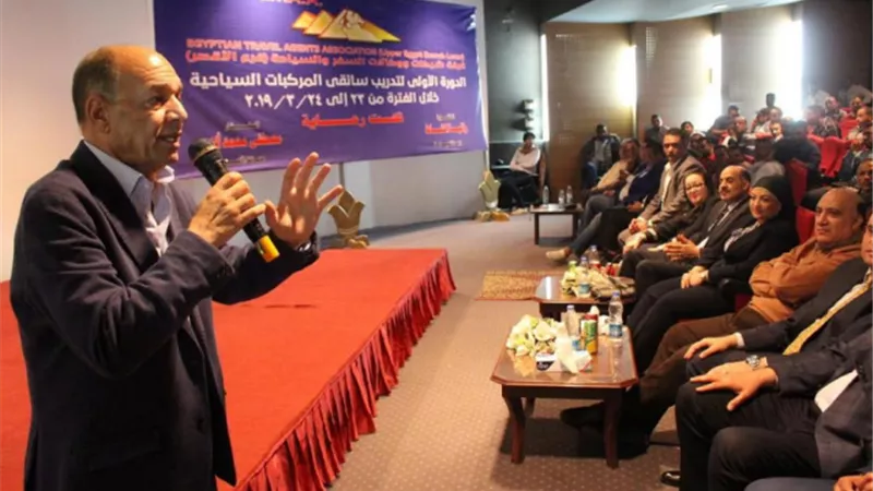 إطلاق أول برنامج مصرى لتدريب سائقى المركبات السياحية الأقصر