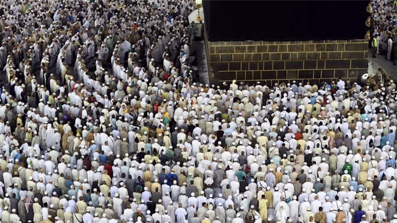 أول تعليق من السياحة على إلغاء زيادة رسوم العمرة