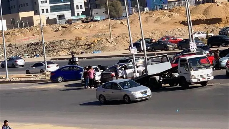 مصيدة الموت فى شارع التسعين الشمالى تتحدى المسئولين .. بالصور