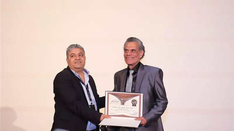 الفنان جلال العشري يفوز بجائزة أحسن ممثل من مهرجان الأقصر للسينما الإفريقية