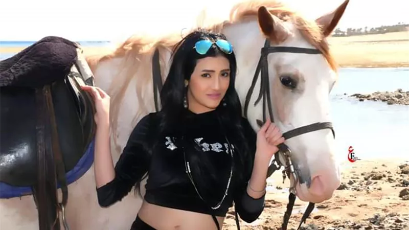 ظهور متألق للفنانة مى على