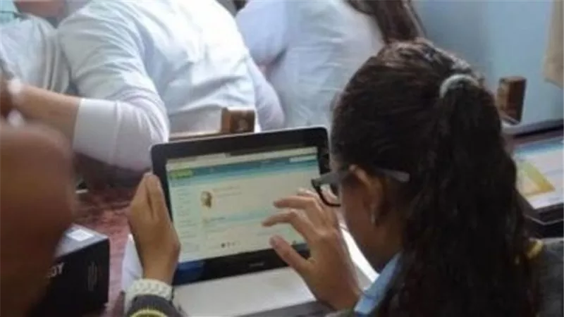 خلال ساعات.. طلاب أولى ثانوى يؤدون امتحان اللغة العربية على 