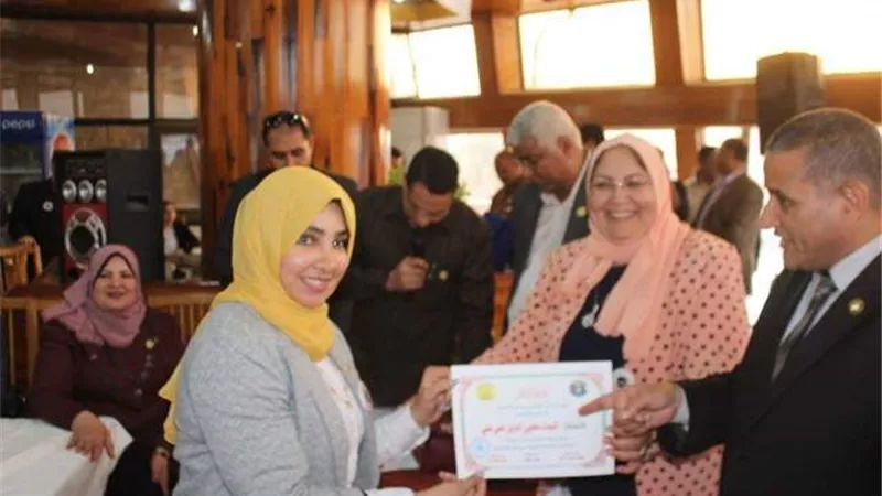 نقابة المعلمين تكرم 200 عضو متميز .. صور