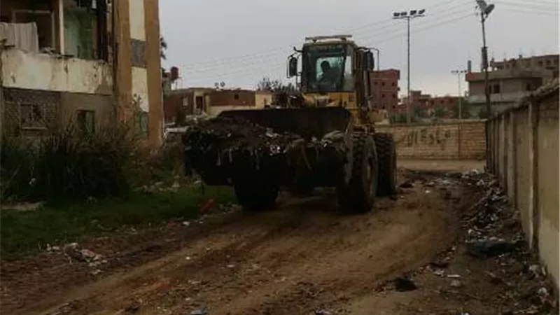 غراب يستجيب لشكاوى أهالى منيا القمح وقرية الصالحية ويوجه بحلها
