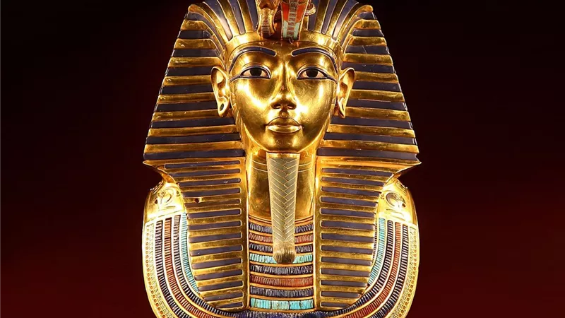 الفرنسيون يصنعون شيكولاتة على شكل توت عنخ أمون
