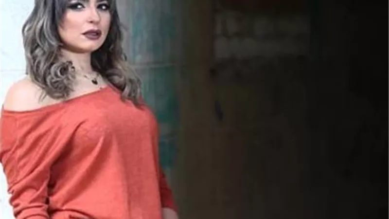 لوك جديد للفنانة منة جلال