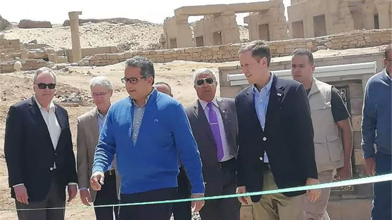 وزيرا الاثار والاستثمار ومحافظ أسوان يفتتحون مشروع المياه الجوفية لمعبد كوم امبو