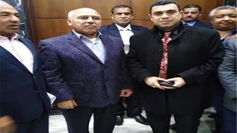 نائب محافظ الأقصر فى جولة بمركز إسنا لمتابعة أعمال النظافة وتطهير الترع