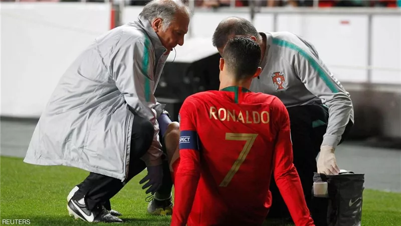 إصابة رونالدو في مباراة البرتغال وصربيا.. صور