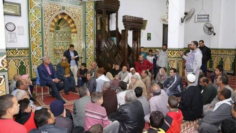محافظ المنوفية يقوم بجولة تفقدية ويستمع لطلبات الأهالى بقرية زوير مركز شبين الكوم