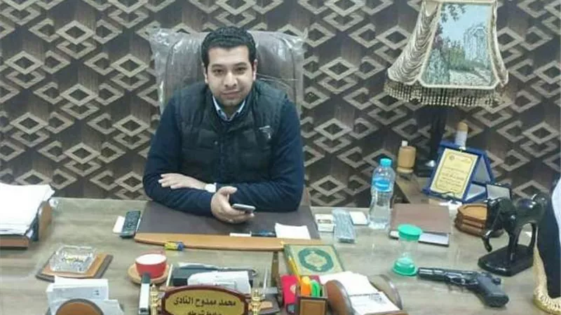 مدير أمن الشرقية يكرم معاون مباحث منيا القمح .. نجح في ضبط أحد العناصر الخطرة