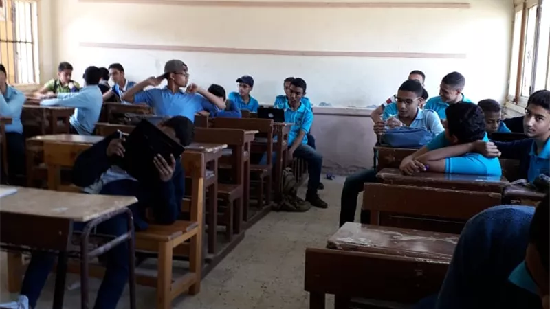 مع استمرار أزمة التابلت بالأقصر .. الطلاب يتخلفون عن أداء الامتحانات