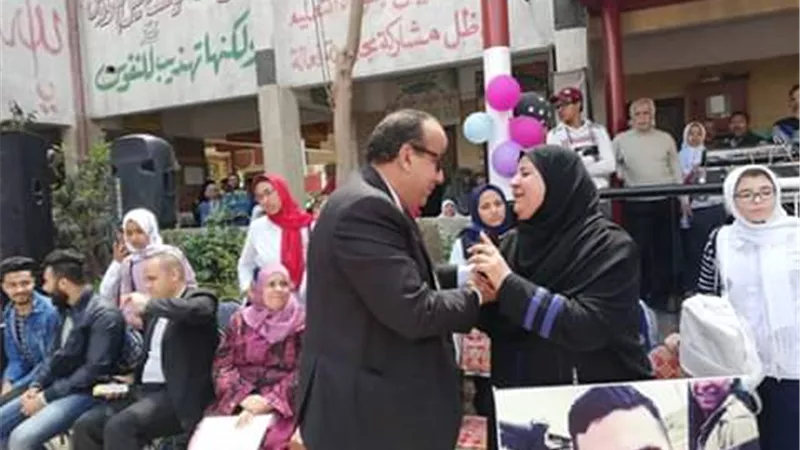 تعليم الخانكة يحتفل بعيد الأم ويكرم أم الشهيد