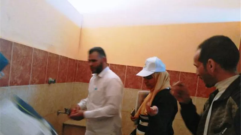 إصلاح الحنفيات التالفة بمدارس تلات بالفيوم