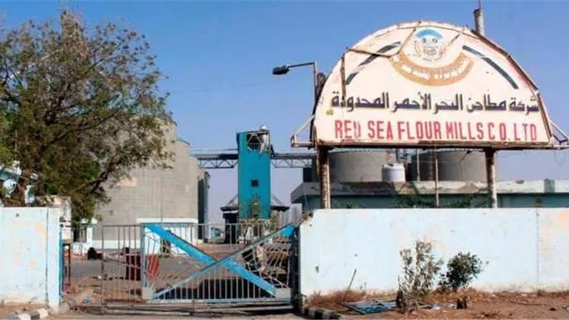 الحوثيون يخرقون اتفاق السويد ويقصفون مطاحن الحديدة