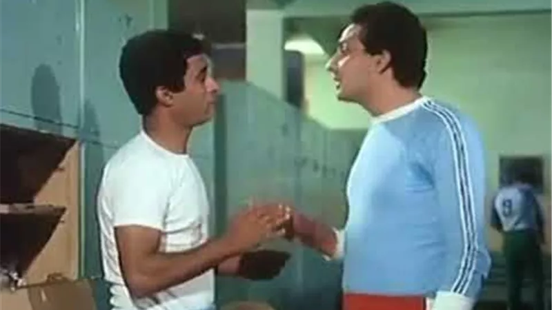 في ذكرى رحيله.. أحمد زكي كاد أن يفقد حياته بسبب الأهلي