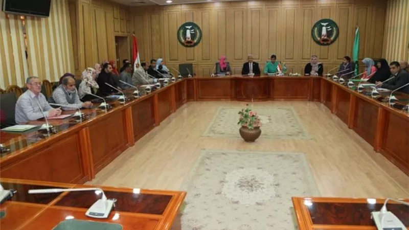 محافظ المنوفية للمواطنين : لا إستثناءات و الجميع سواسية فى الحصول على حقوقهم