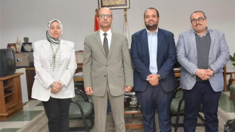 نائب رئيس جامعة أسيوط يلتقي ممثلي هيئة الفولبرايت وإدارة البعثات بوزارة التعليم العالي