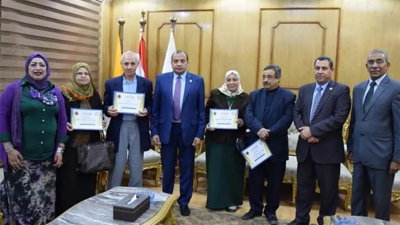 مجلس جامعة بنى سويف يكرم المحالين للمعاش