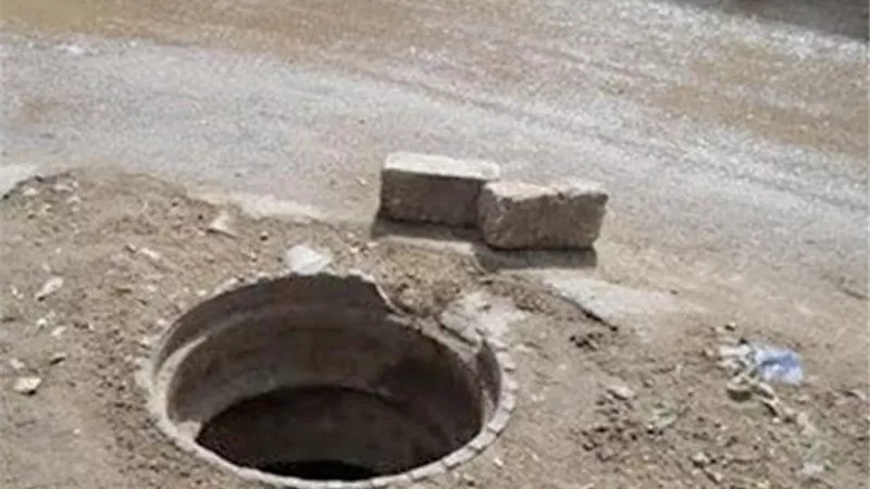 سقوط سيدة مسنة داخل مشروع صرف 