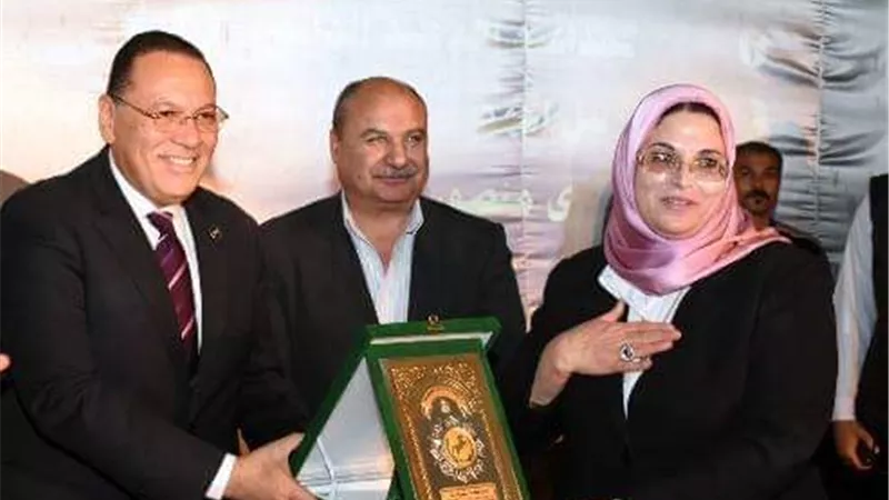 غراب يمنح شهادات تقدير للرائدات الريفيات المتميزات ويشهد ندوة