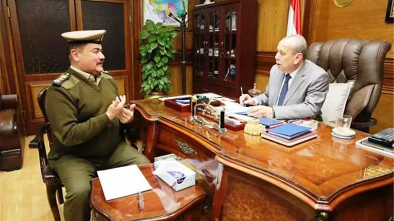 محافظ كفرالشيخ يناقش عدد من الملفات مع مدير المرور
