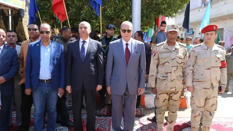 قنا تحتفل بعيدها القومى بضع إكليل زهور على النصب التذكاري للشهداء