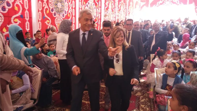 سفيرة البرتغال تدعم طلاب جزيرة ابونشابه بهداية عينية