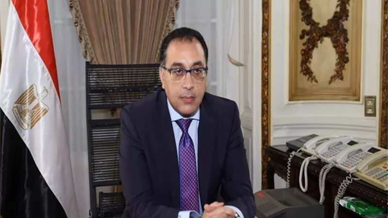 رئيس الوزراء يتفقد مستشقى الفيوم ويجرى حواراً ودياً مع المرضى