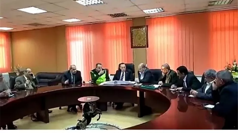 محافظ الشرقية يجتمع بمديرالمرور والخبراء