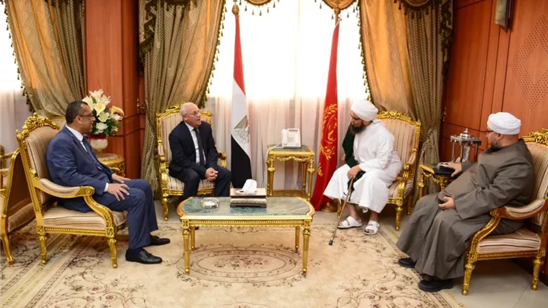 الداعية الإسلامي الحبيب علي الجفري يصل إلى بورسعيد