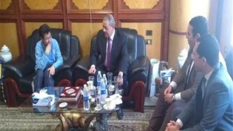 رئيس نادى قضاة مجلس الدولة يزور أبناء الشهيد عمر حماد