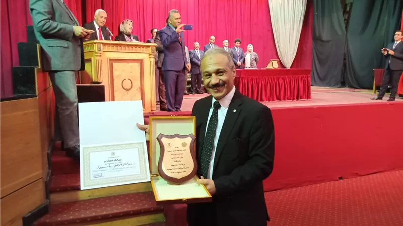 أسيوط تفوز بالمركز الثالث على الجمهورية فى مسابقة أوائل طلبة الثانوية العامة