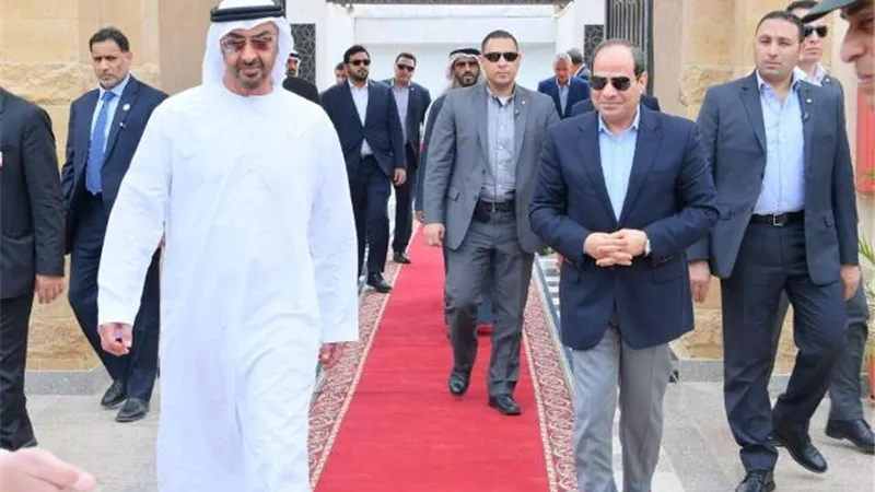 السيسي يصطحب بن زايد في زيارة لمتحف العلمين العسكري.. صور